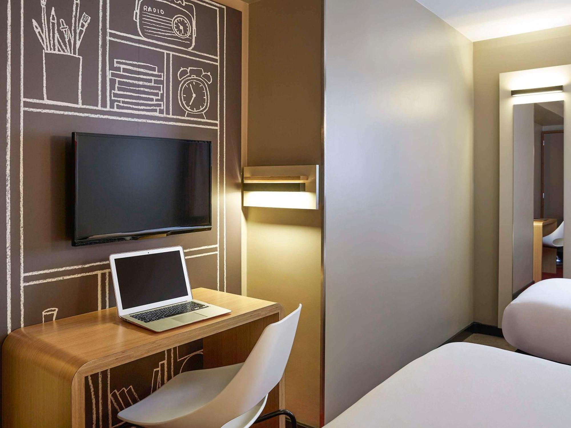 Ibis Paris Canal Saint Martin Buitenkant foto
